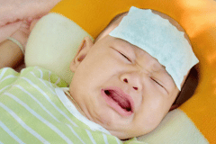 7 bí quyết chăm sóc trẻ sơ sinh khi bị sốt mẹ cần ghi nhớ