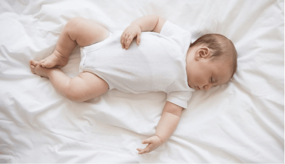 Trẻ 3 tháng tuổi ngủ 7 - 8 tiếng mỗi ngày